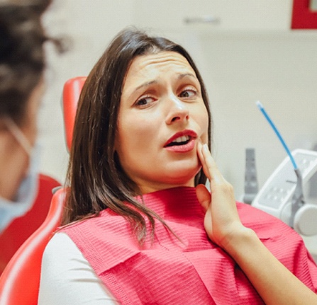 Woman talking to dentist about wisdom tooth extraction